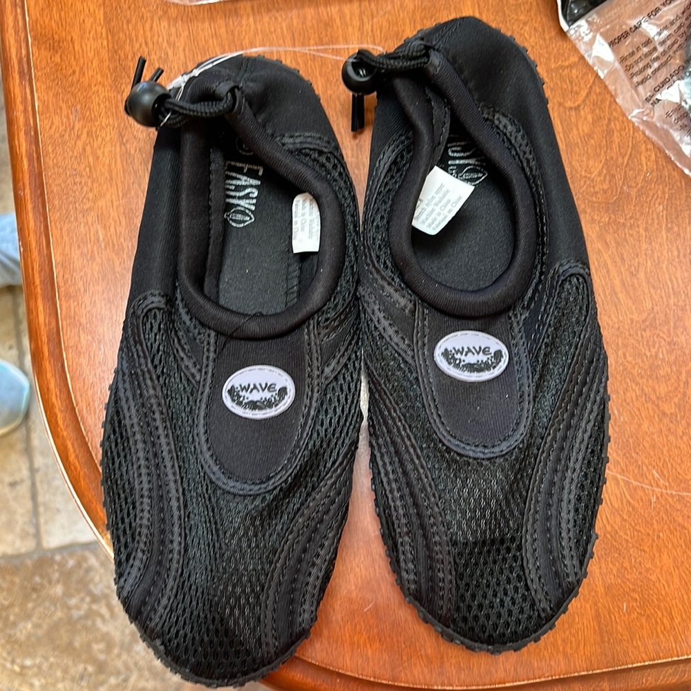 Pool deck shoes